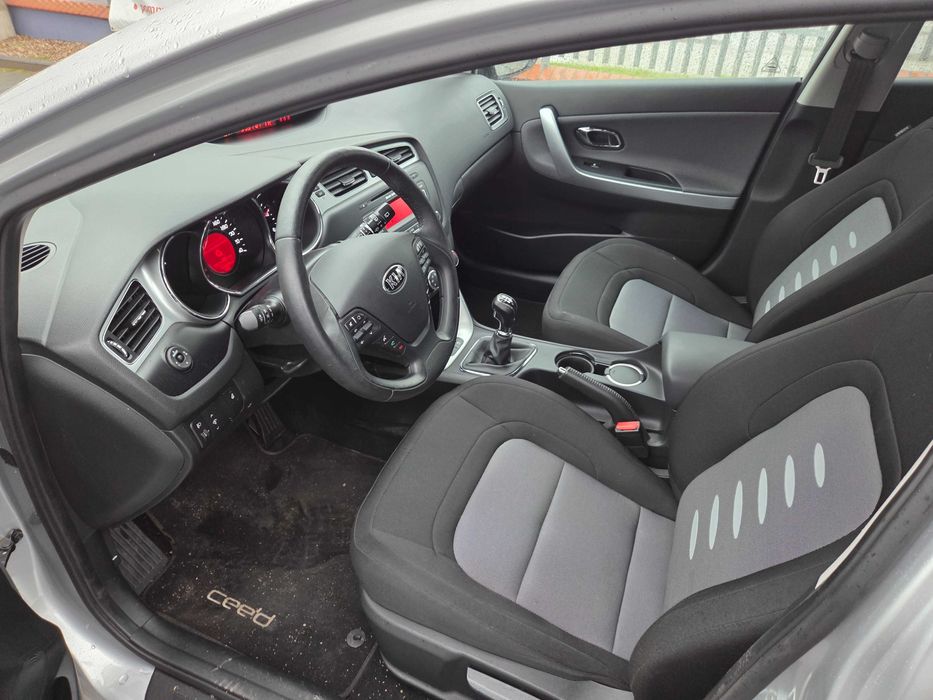 KIA CEED 1,4 2013 rok Prawie NOWY samochód TYLKO 10359 kilometrów