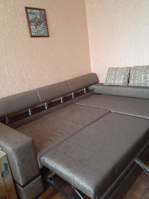 Продам угловой диван в отличном состоянии.