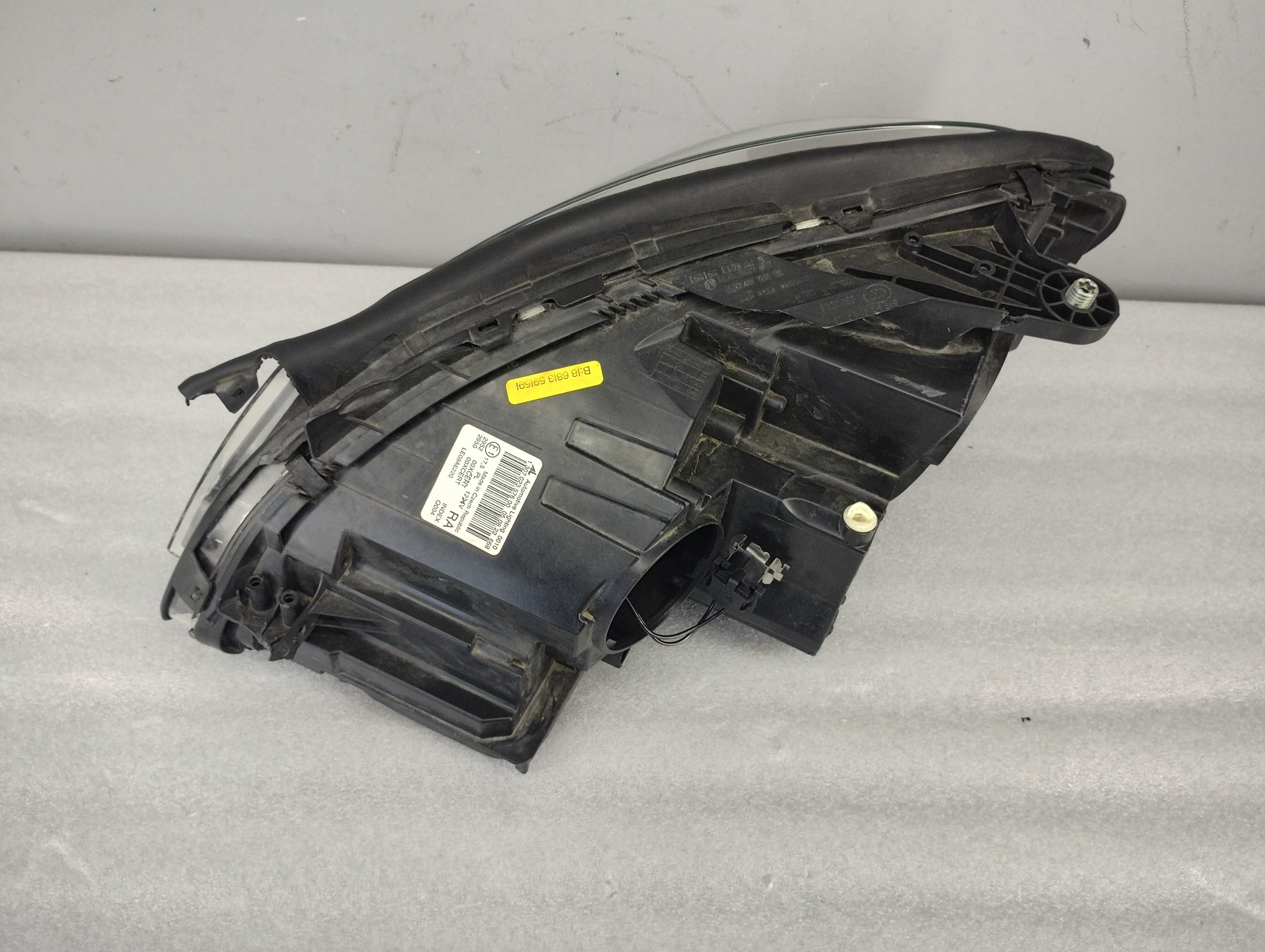 Lampa Reflektor Prawy Mercedes C-Klasa W204 Lift XENON EU!