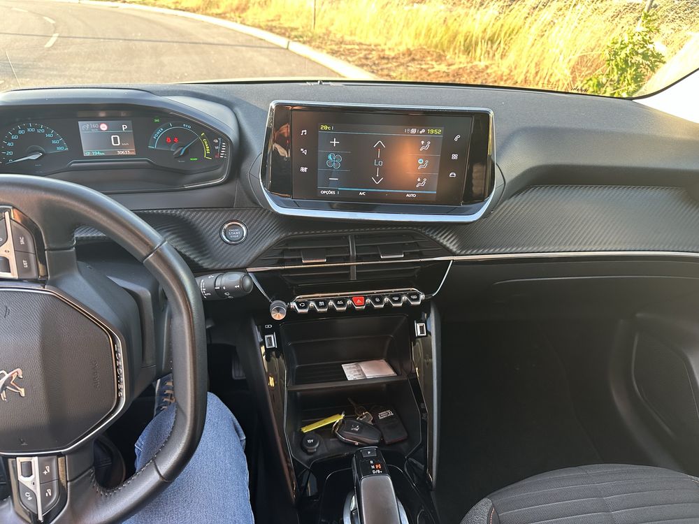 Peugeot e-208 50 Kwh com financiamento