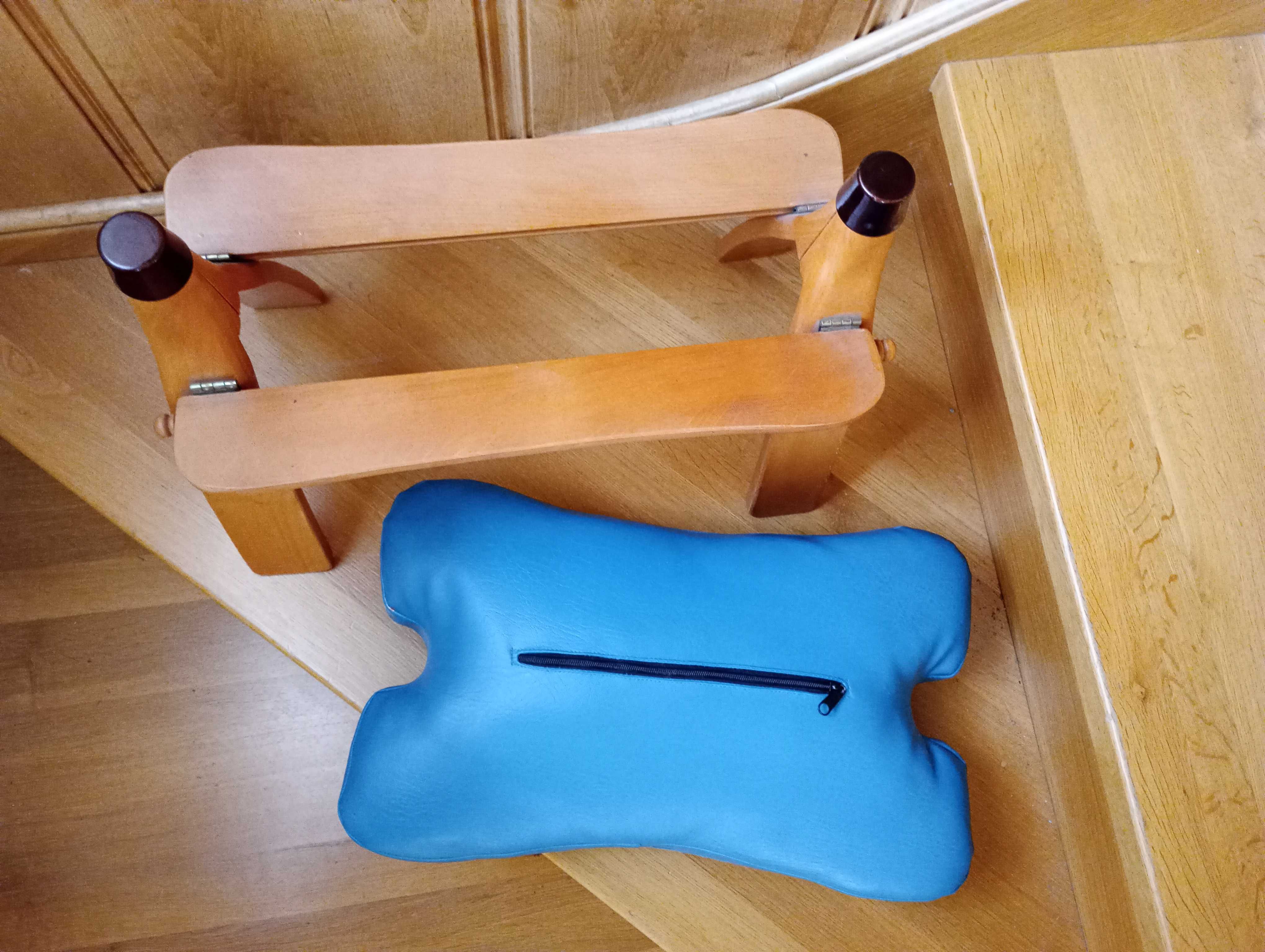 Koziołek, podnóżek, sofa niebieski