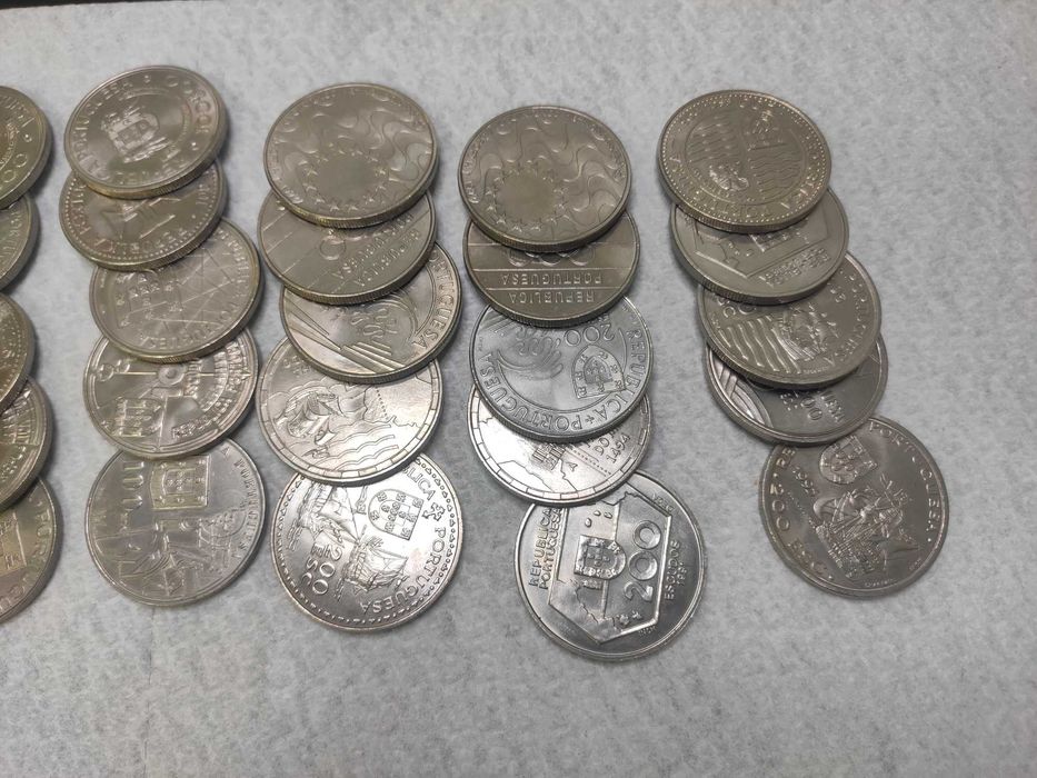 Conjunto 30 moedas 15x 100$ + 15x 200$ Comemorativas