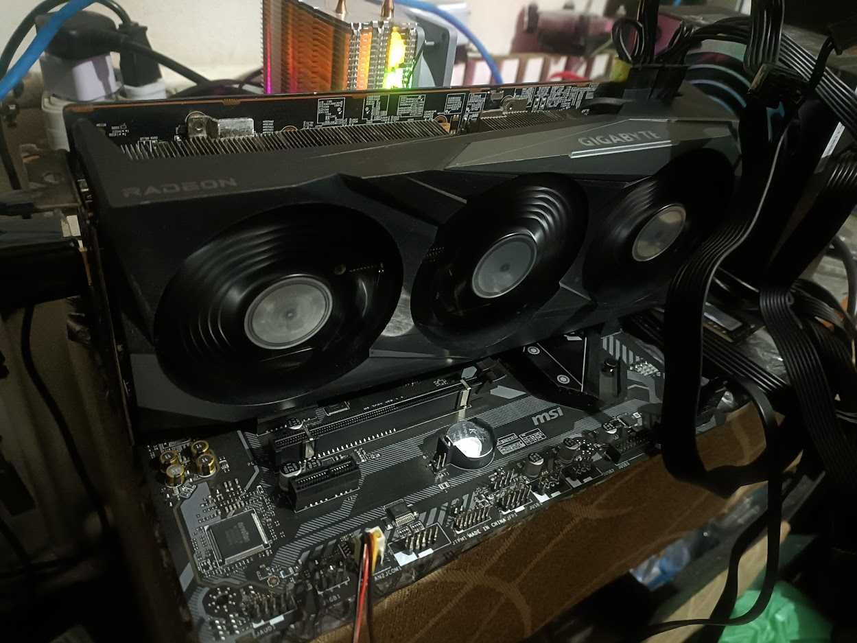 Відеокарта Gigabyte Radeon RX 6800XT 16GB, 256-bit, HDMI 2.1/DP, GDDR6