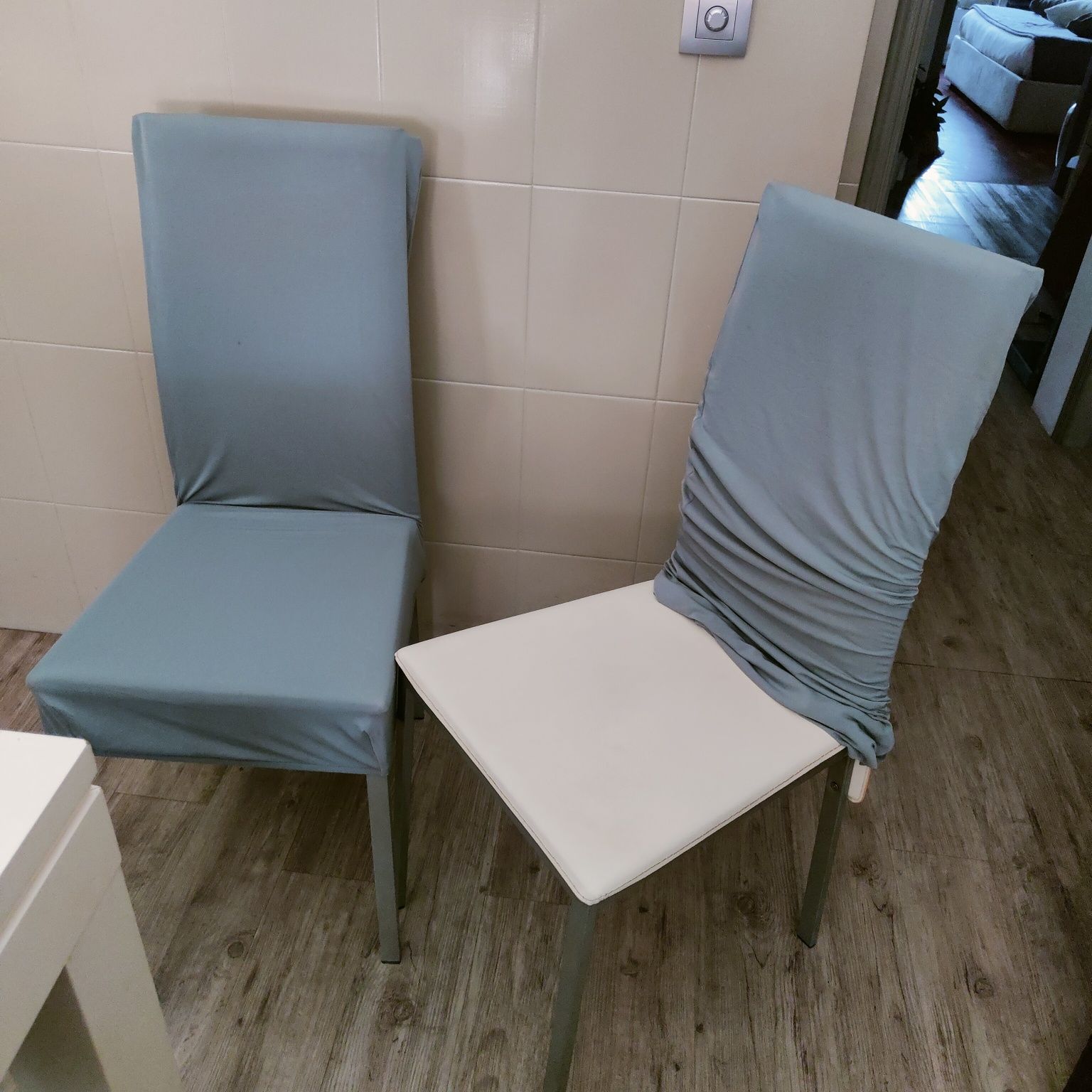 Mesa de cozinha com 4 cadeiras brancas usadas grande preço