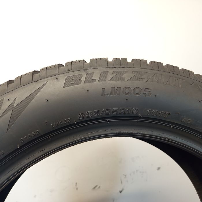 235/55R19 Bridgestone Blizak Lm005