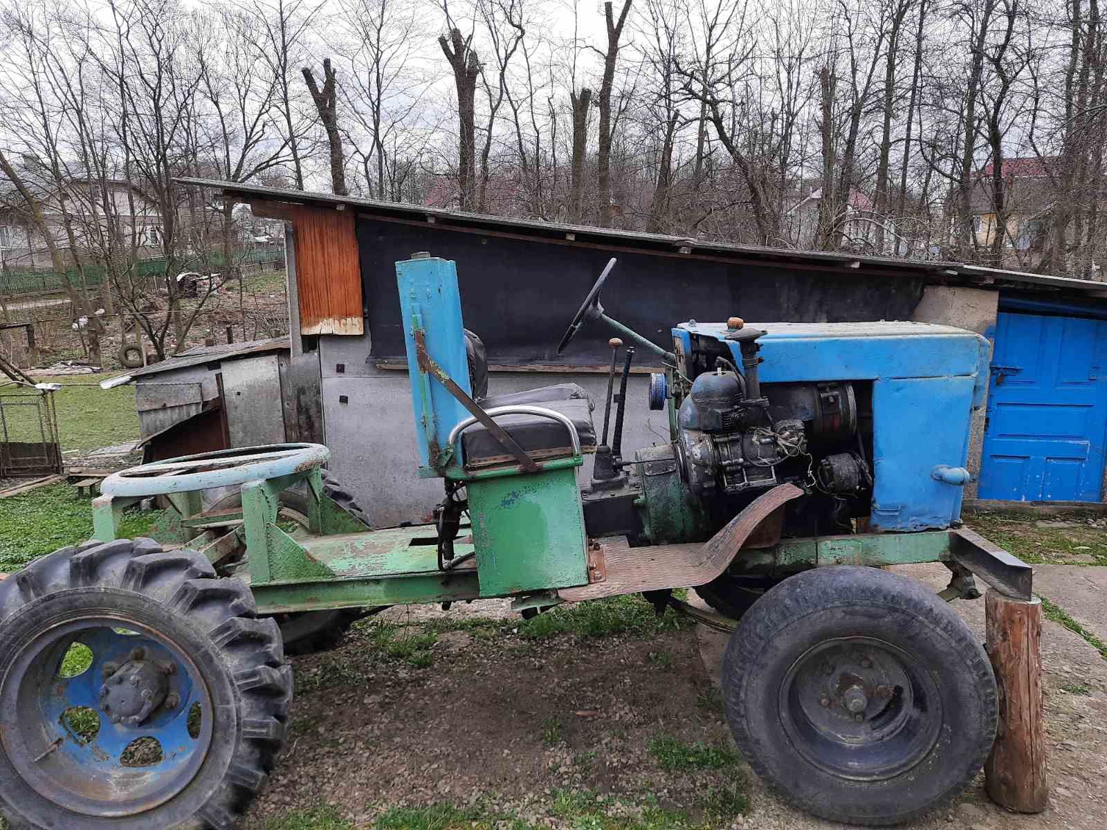 Трактор в хорошому стані.