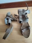 Sandália tamanho 36 marca Bata