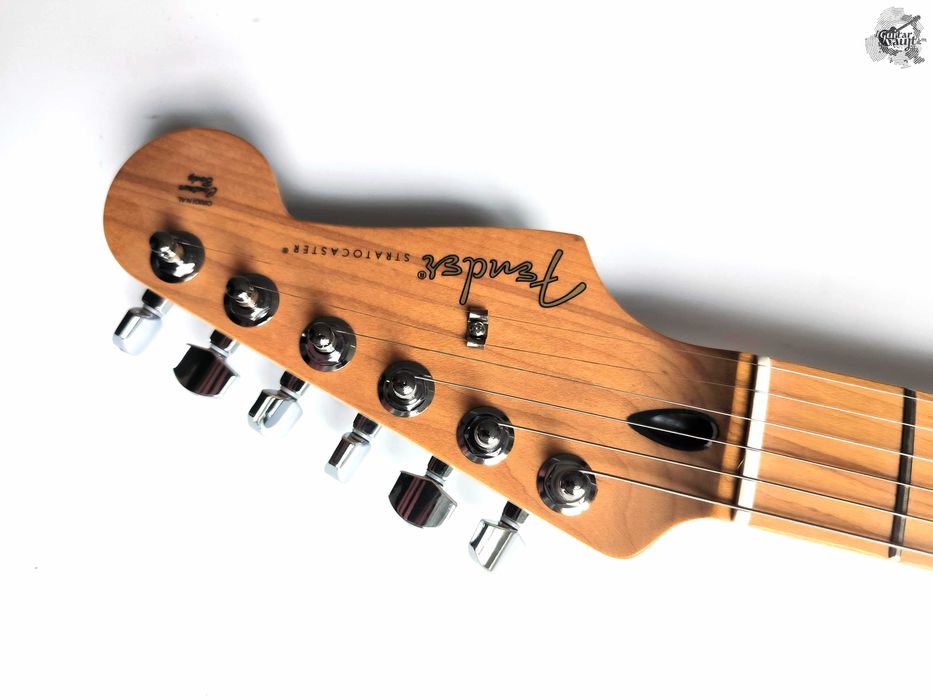 Fender® Limited Edition Roasted MN Player II Stratocaster® Shell Pink