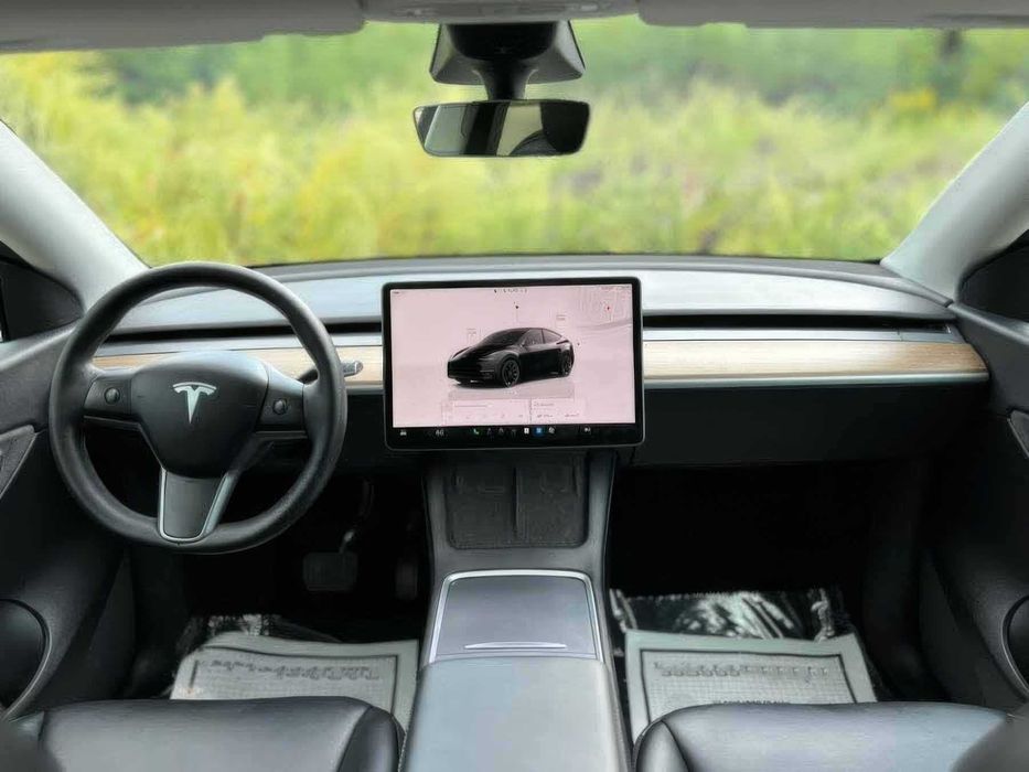 Tesla Model Y Long Range      2022