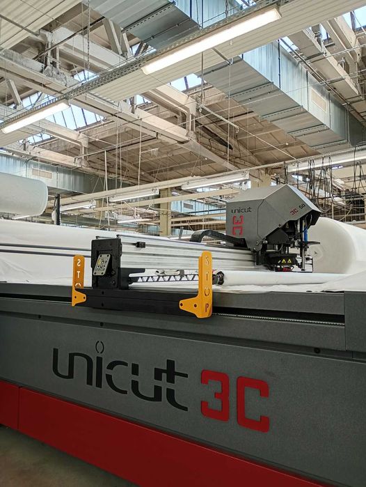 Cutter UNICUT 3C50 automat do krojenia tkanin
