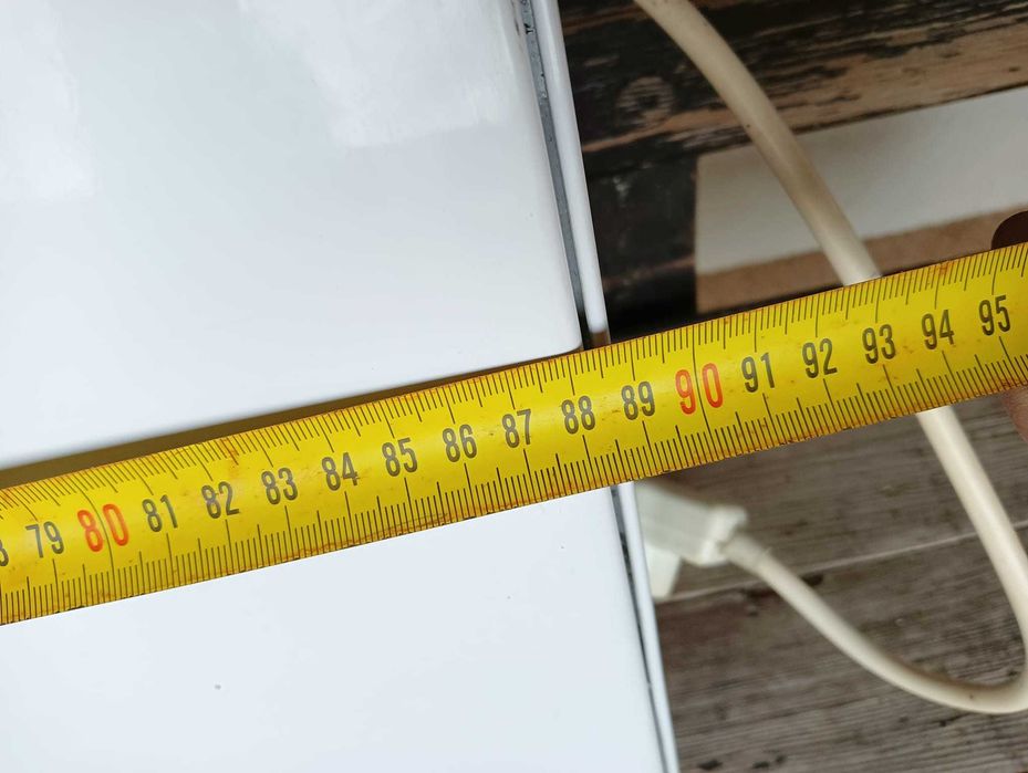 Elektryczny grzejnik konwektorowy ścienny