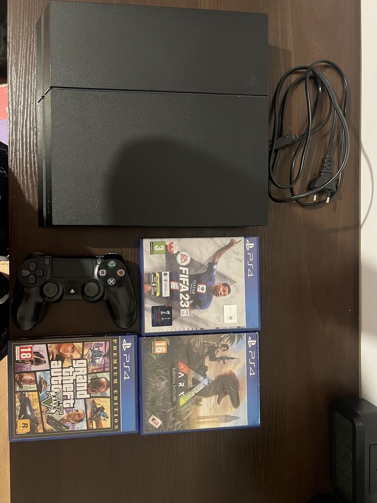 PlayStation 4 Slim 1T + 3 gry