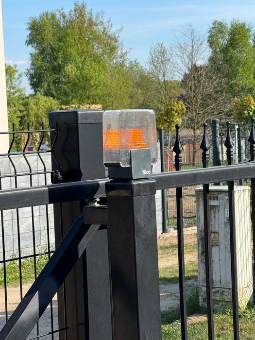 Napędy do bram - Monitoringi - Wideodomofony - Domofony - Sieci