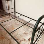 Cama de ferro verde