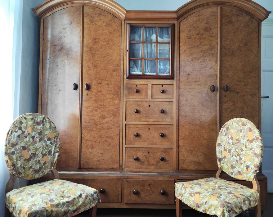 Sprzedam starą przedwojenną szafę