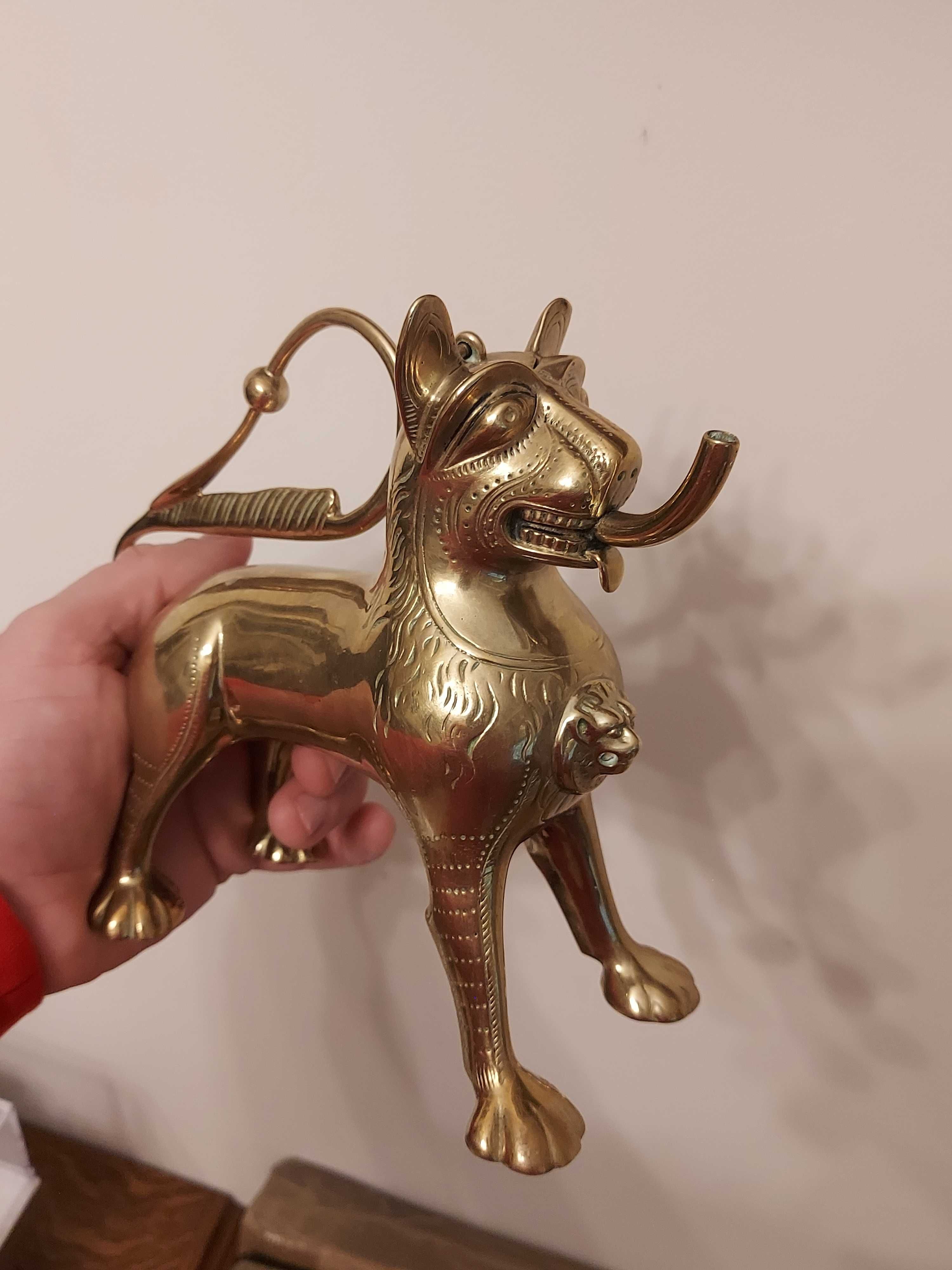 Lampa oliwna Aquamanile z wieczną zapałką