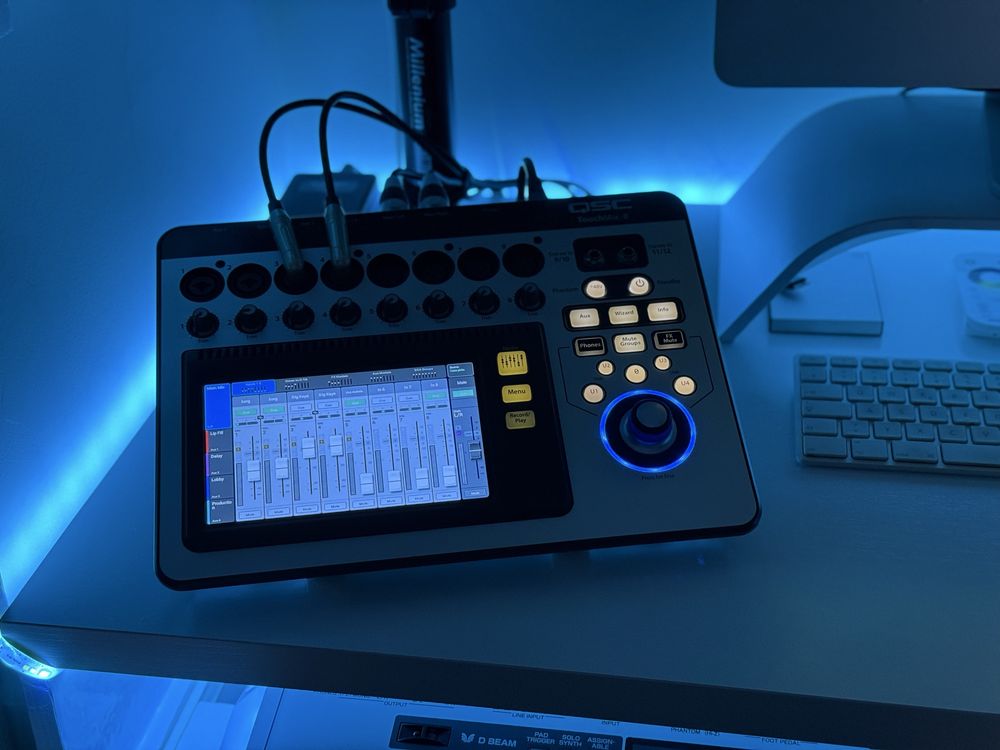 QSC TouchMix 8 Digital + case de transporte original