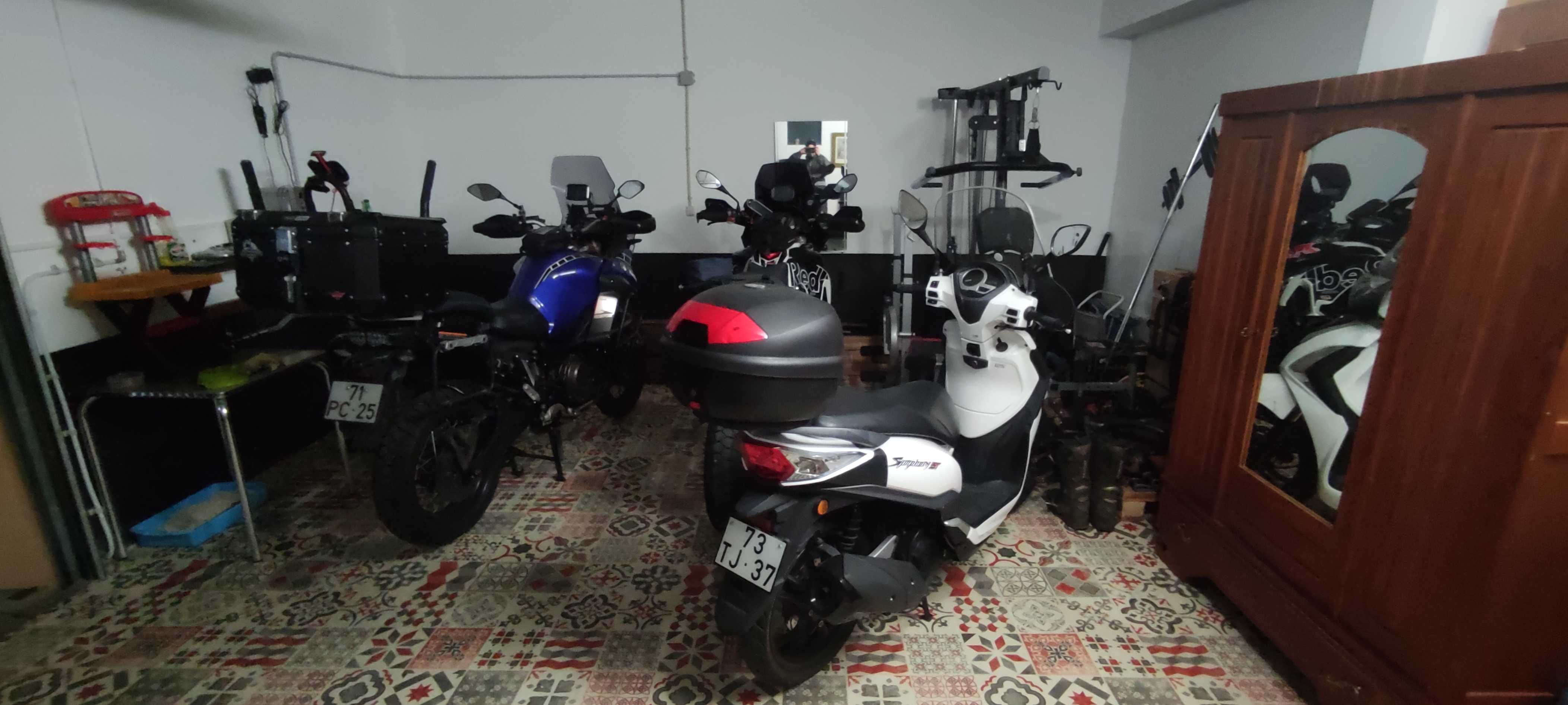 Vendo scooter 125cc como nova.