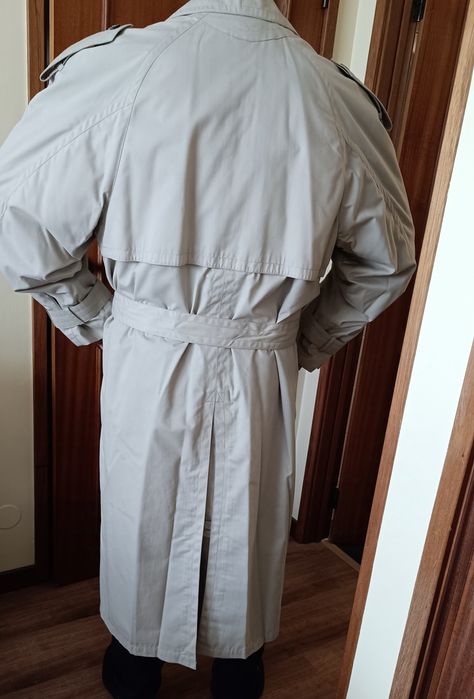 Gabardine clássica de homem beje, marca Melka