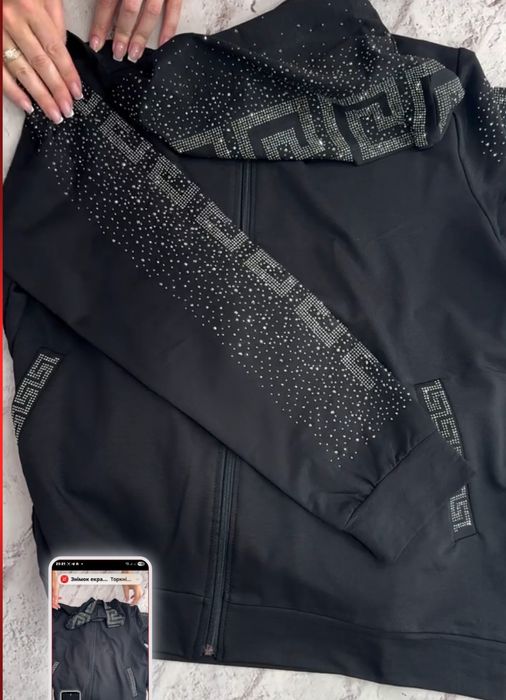 Продам шикарний жін.спорт.костюм з камінцями Туреччина