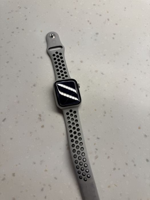 Продам apple watch se