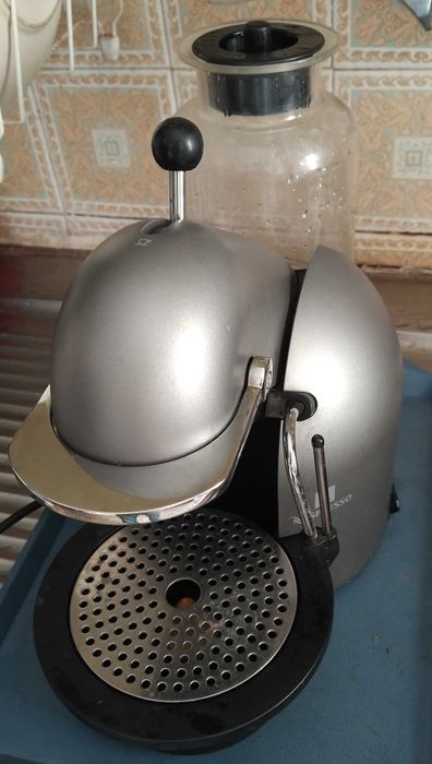 Excelente máquina KRUPS NESPRESSO para Café e Cappuccino.