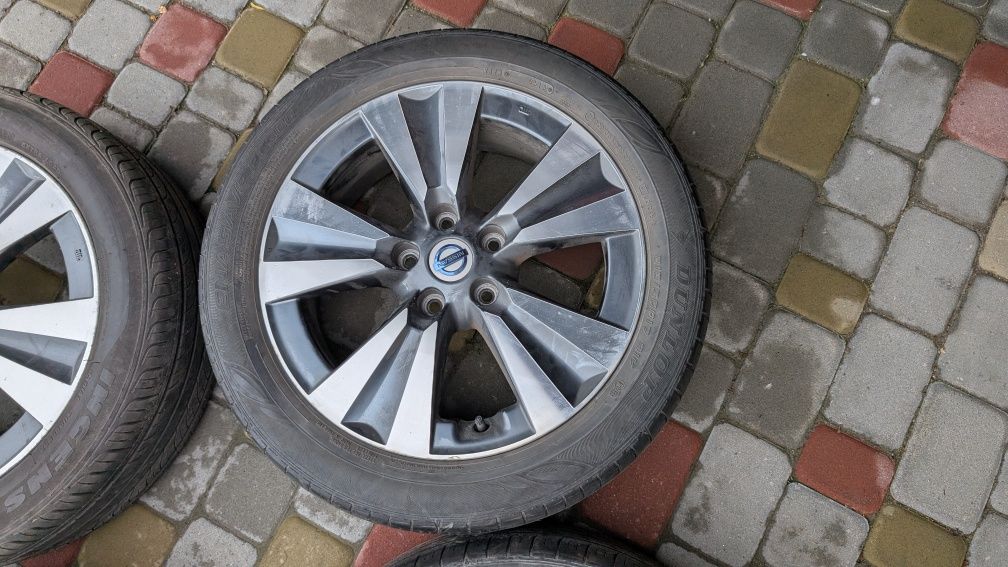 Диски з резиною  р17 Nissan