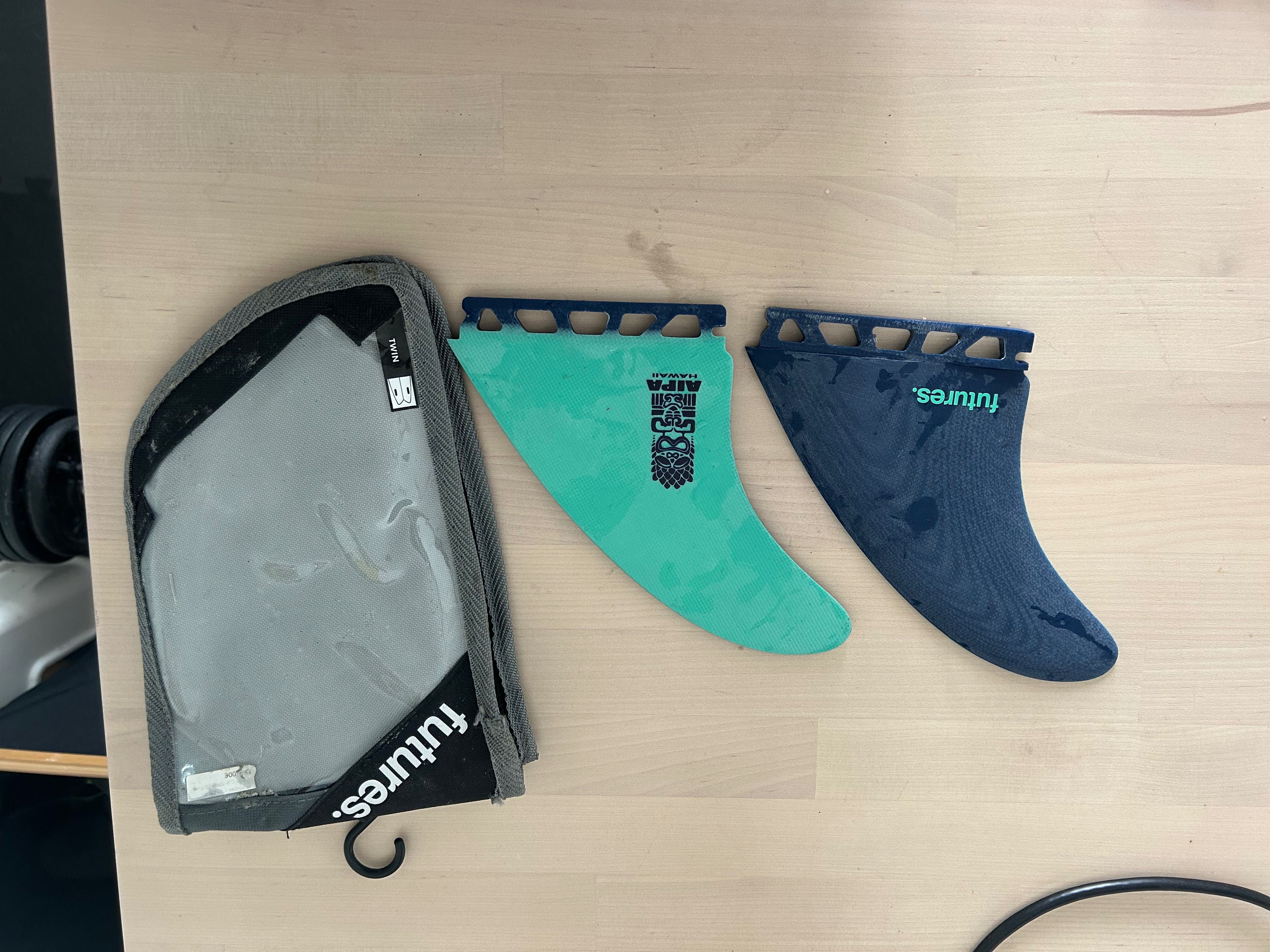 Akila Twin Fin Futures