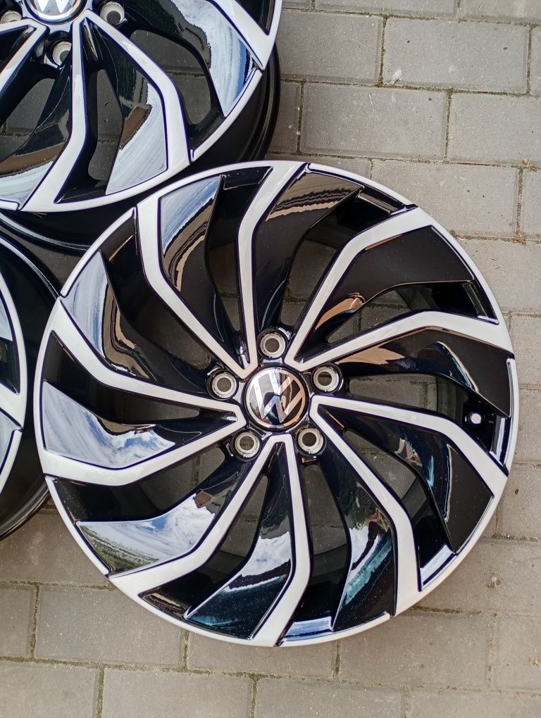 Alufelgi VW Ventura Golf 8 R Line r17 5x112
