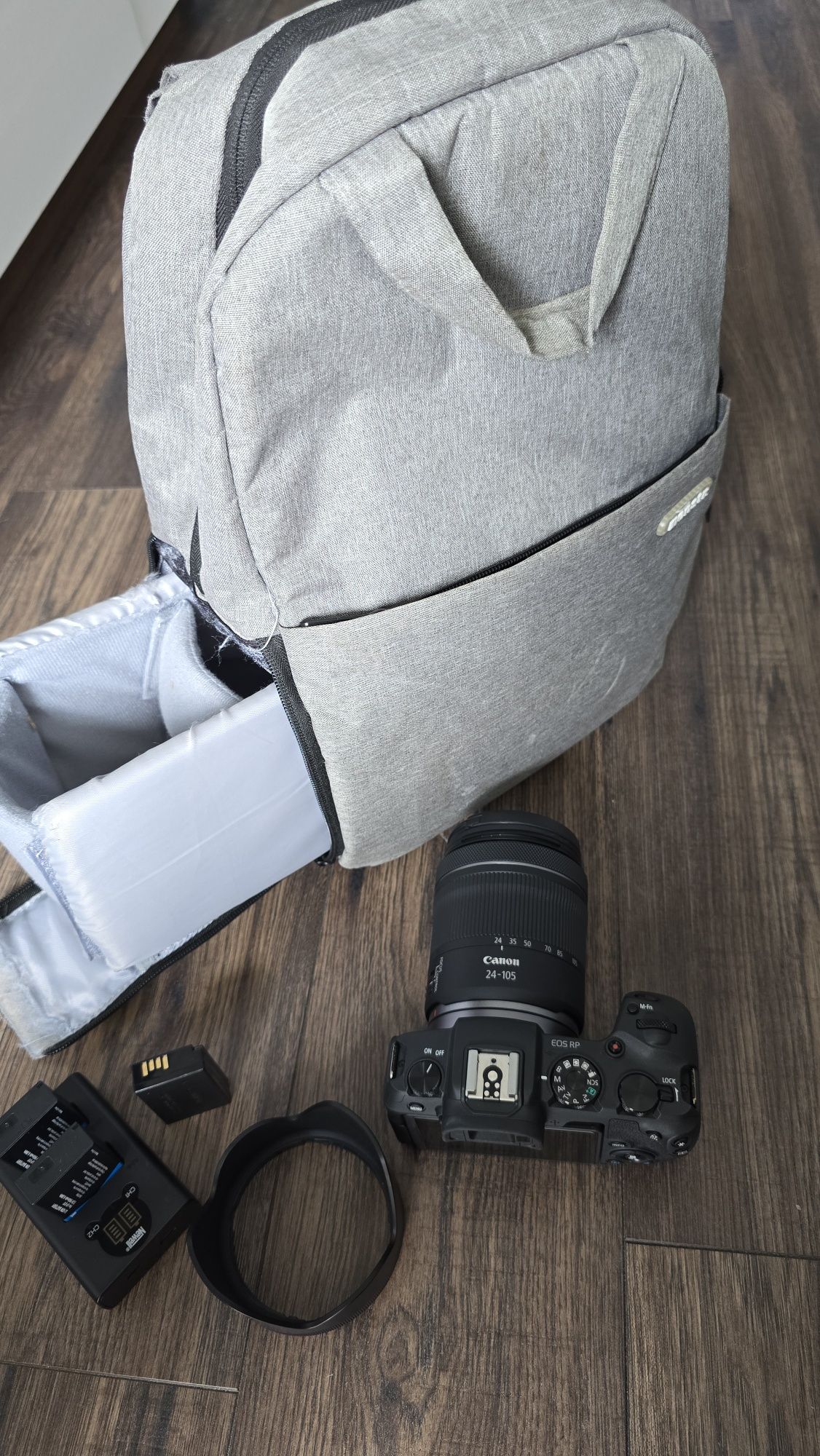 Canon eos RP z bateriami i plecakiem