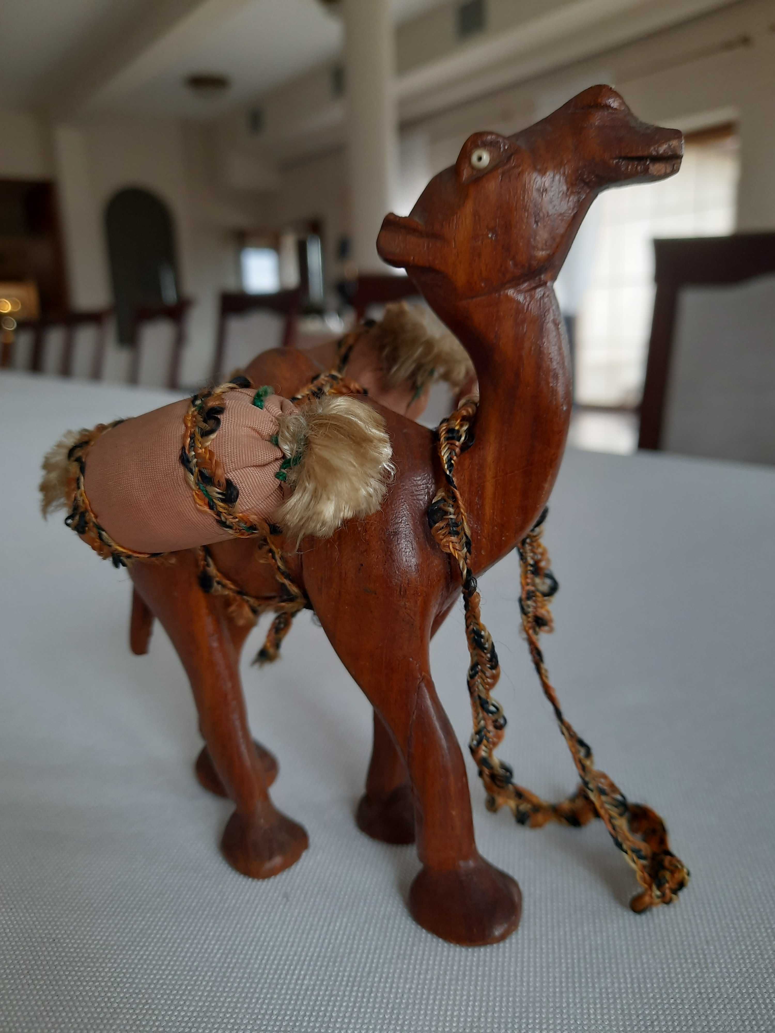 Drewniany wielbłąd, figurka