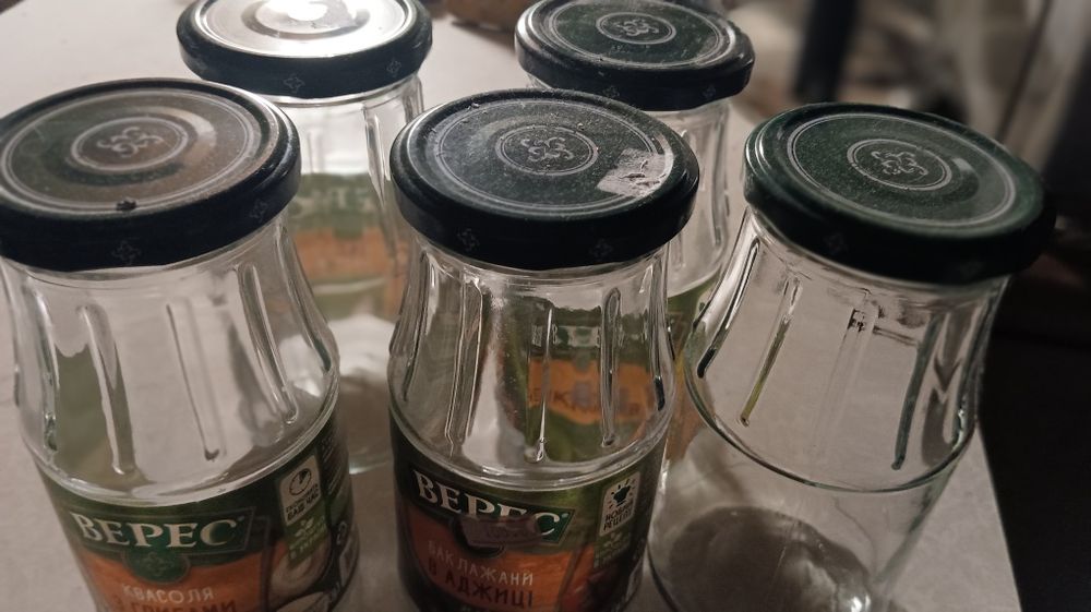 Продам 5 банок з кришками