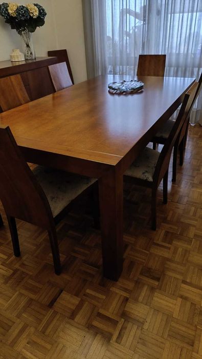 Mesa de jantar + 8 cadeiras