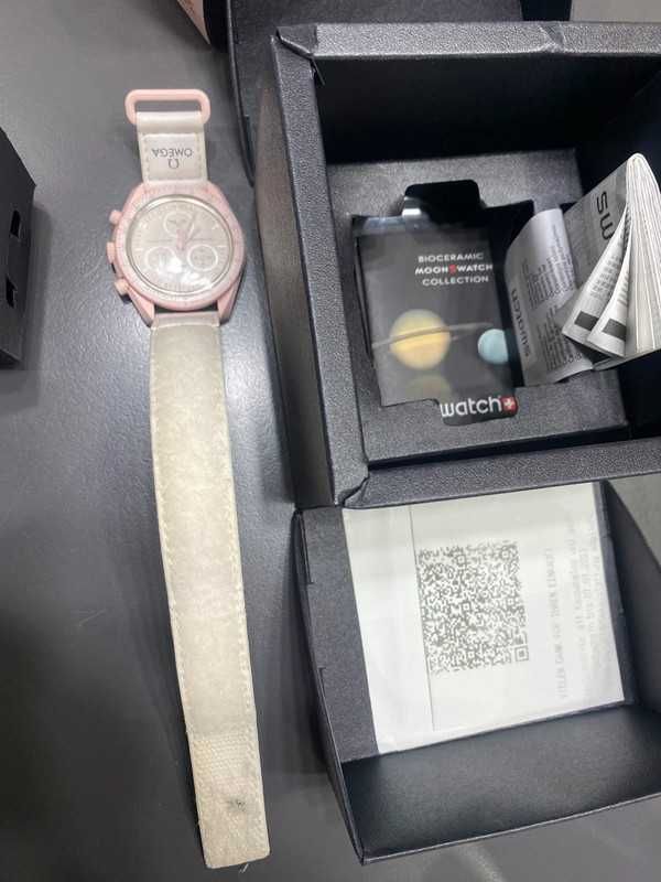 Omega x Swatch SO33P100 Wenus – Romantyczna Bioceramika