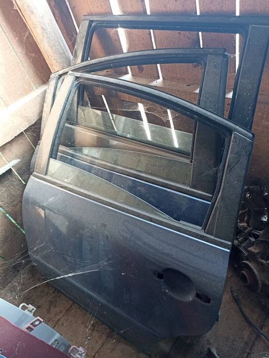 Продам двері пасат б 5