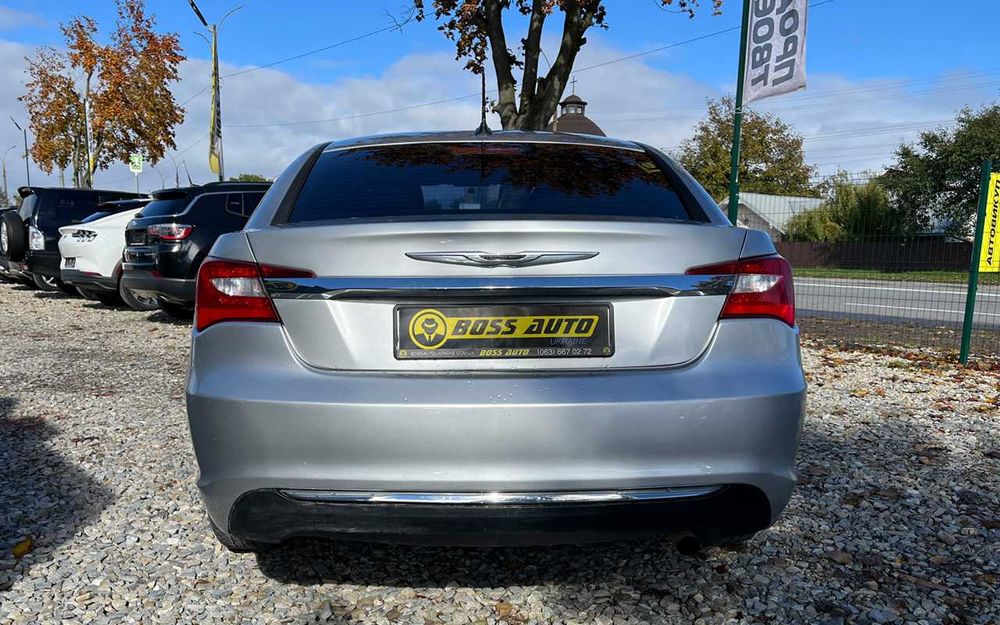 Chrysler 200  2011
