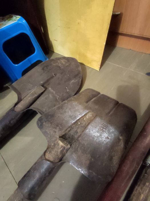 Садовий инструмент(лопата, вила, грабли, сапы)