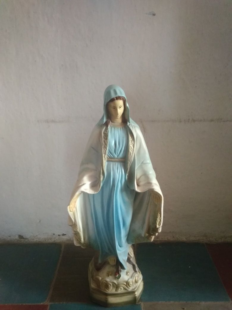 Статуэтка божьей матери Марии