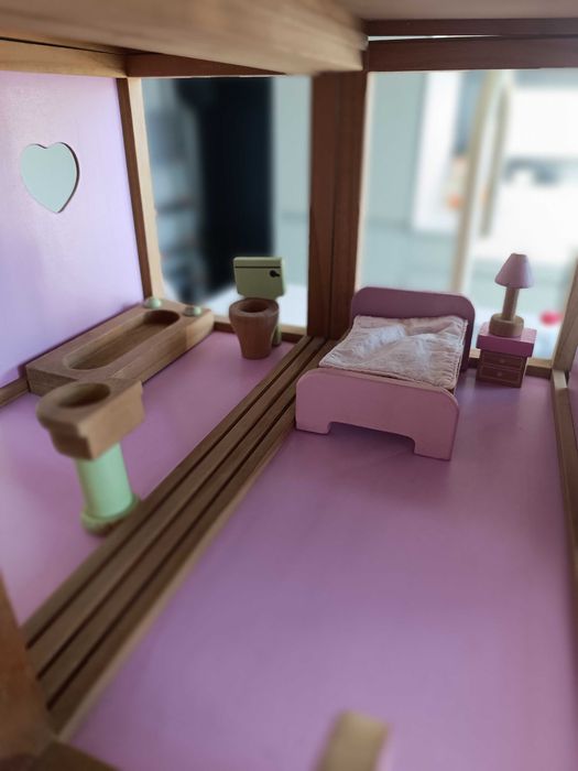 Casa de bonecas de madeira