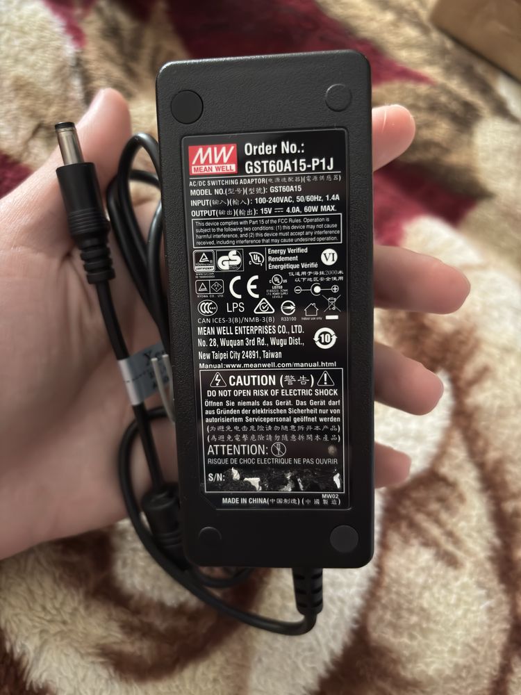 Блок живлення Mean Well GST60A15-P1J 15V 4A 60W Блок питания