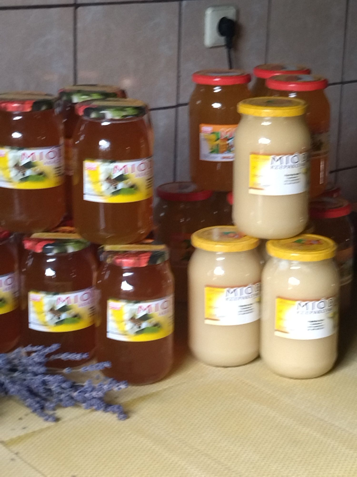 Miód z przydomowej pasieki