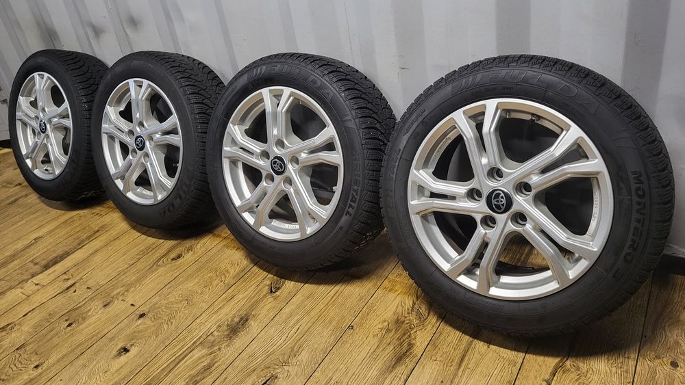 Felgi Toyota 16" 5x114,3 z oponami 205/55 R16 Corolla Verso Auris