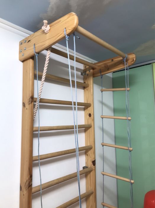 Дитячий спортивний куточок ( шведська стінка)