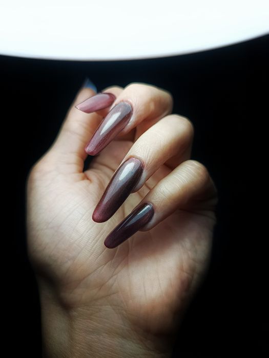 Майстер манікюру (чоловік) шукає моделей