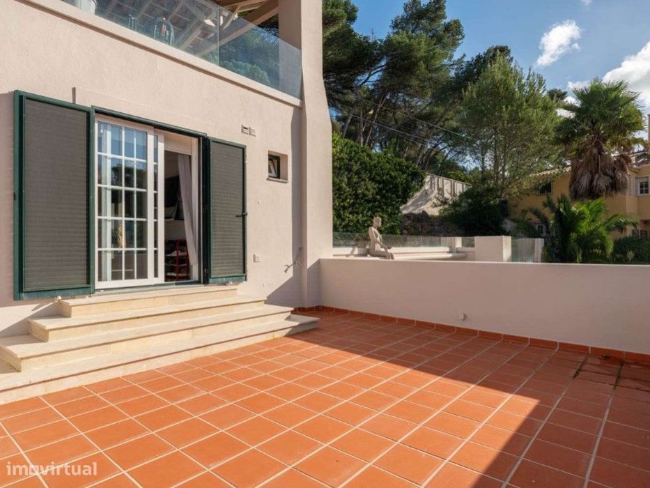 Moradia T6 para arrendamento mobilada, com jardim e piscina no Estoril