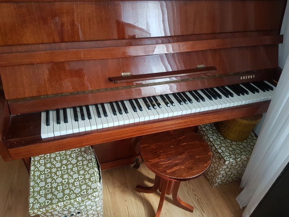 Pianino CHERNY..