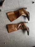 Botas castanhas como novas