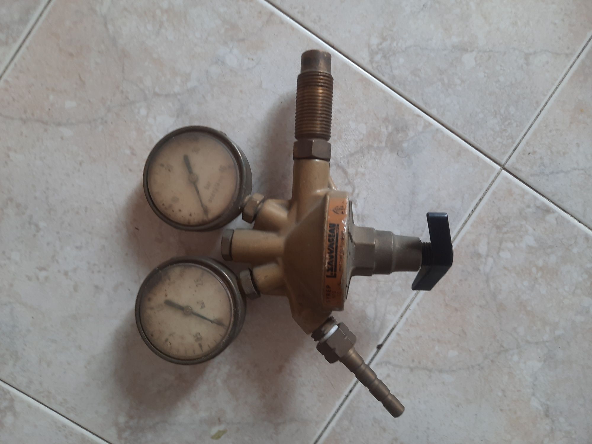 Manómetros  tem de vir buscar a casa