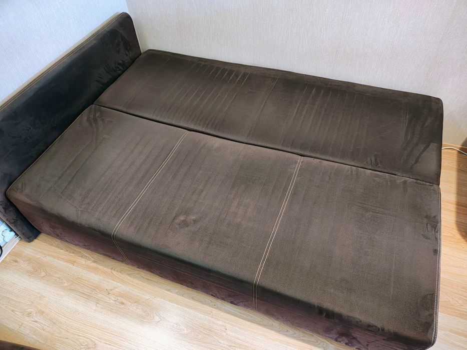 Kanapa rozkładana narożnik z pufą brązowa