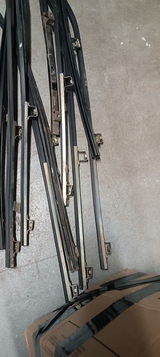 Fiat 126p prowadnica szyby długa prawa oryginalna ST i FL